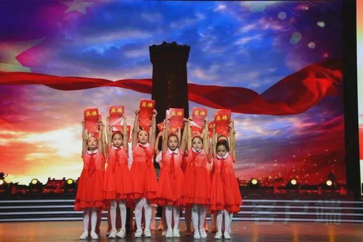 戈壁滩“驼”起绿色富民产业